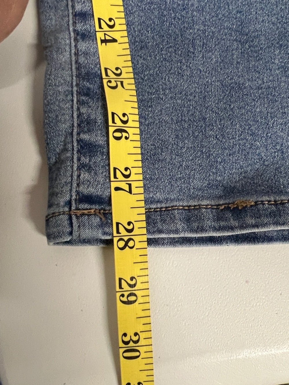 Light Wash Women's Skinny Jeans - Comfortable Stretch - Picture 6 of 7
